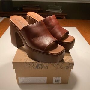 Free People Zoe
Rich Brown Platform Mules